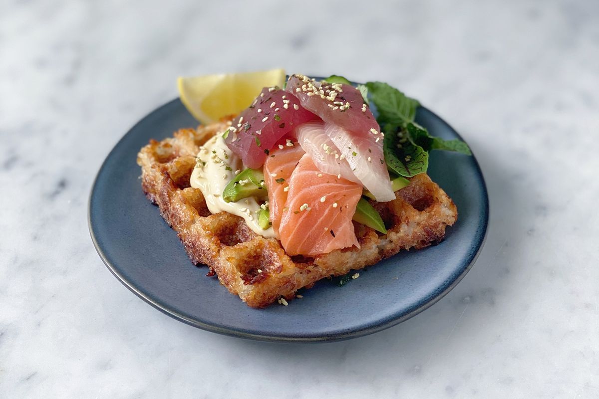 Sekte Baru Kuliner! Sushi Waffle Dengan Topping Salmon Lagi Viral
